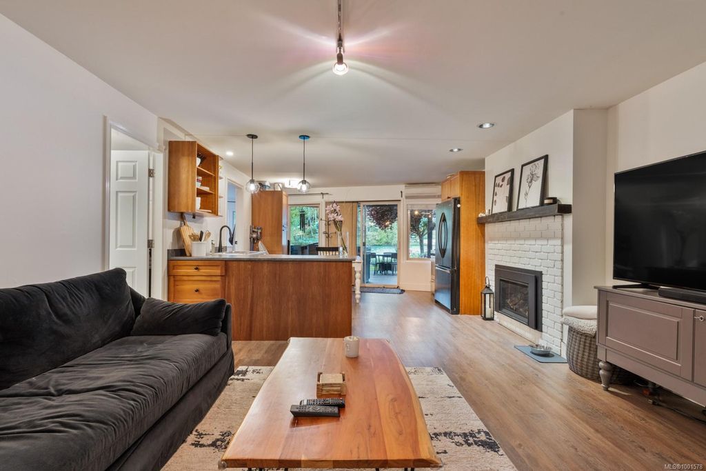 listing image 16047219809724189620