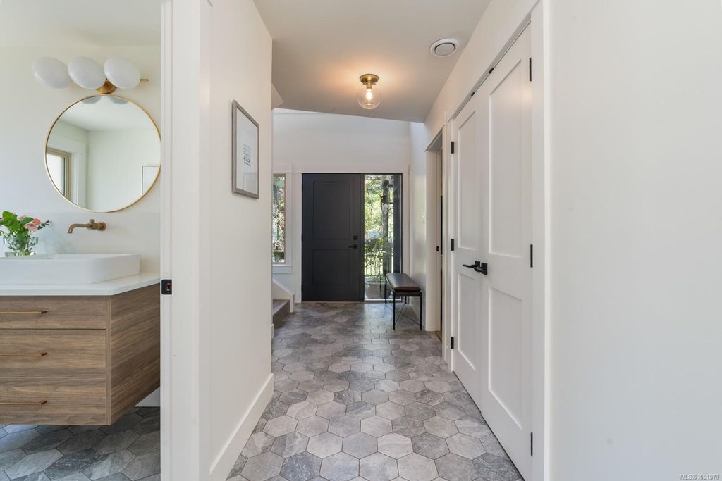 listing image 16049427222843630522