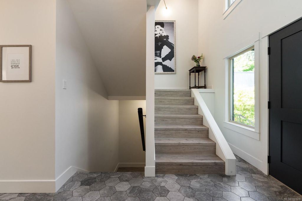 listing image 16049586576480425800