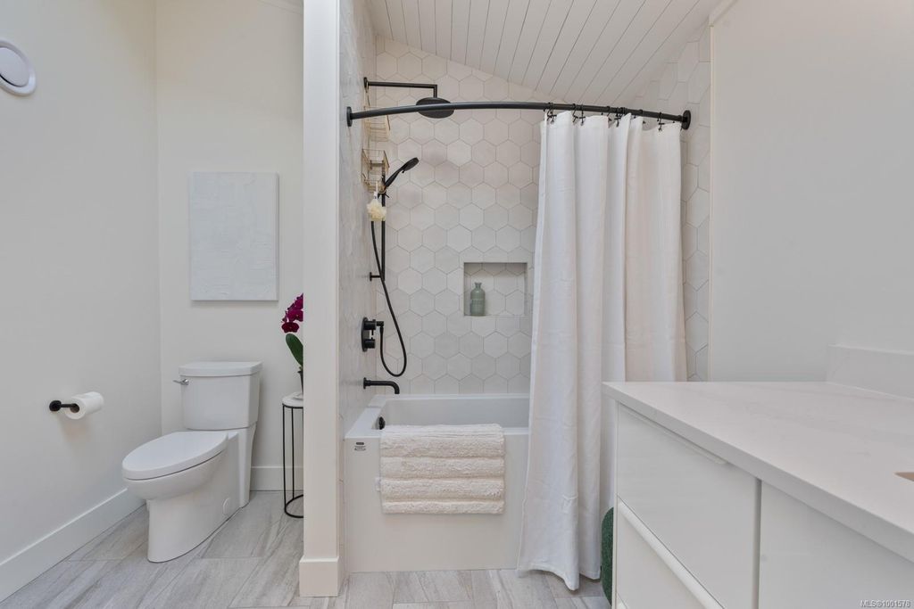 listing image 16049518547285821083