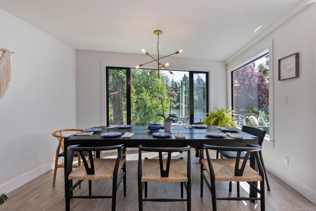 listing image 16041987832064761471