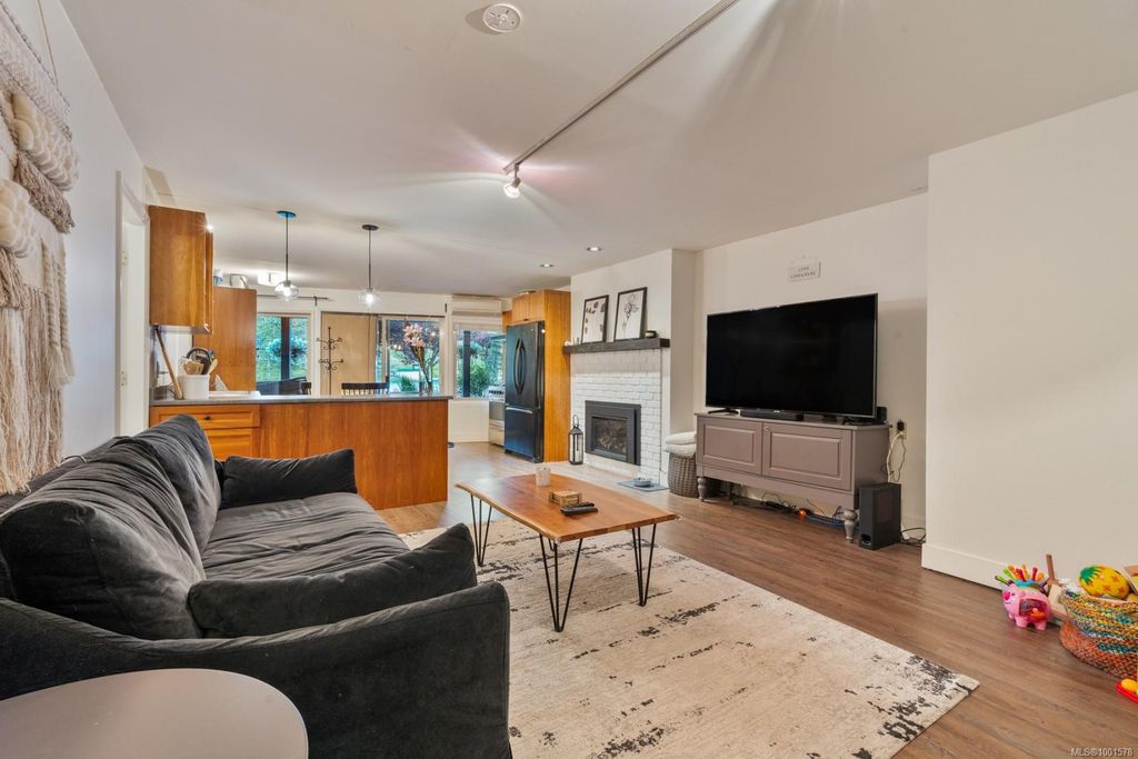 listing image 16049772781848541185