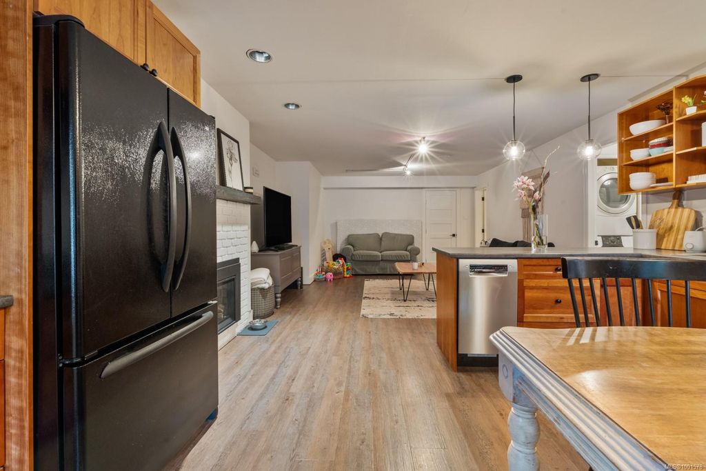 listing image 16040290141029736142