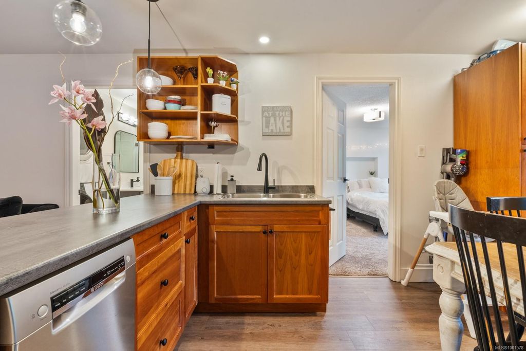 listing image 16044034506732770669