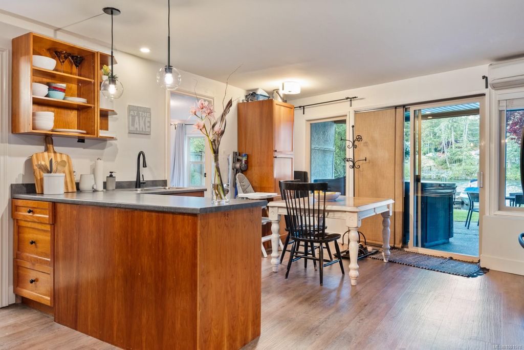 listing image 16042887558046614414