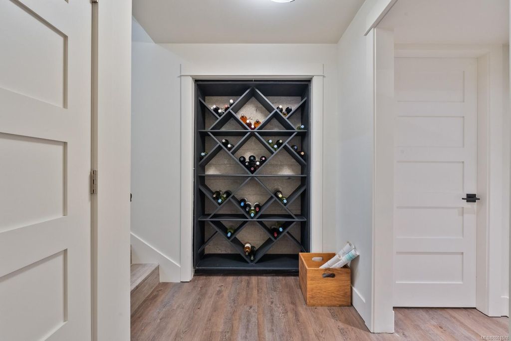 listing image 16049398048326396768