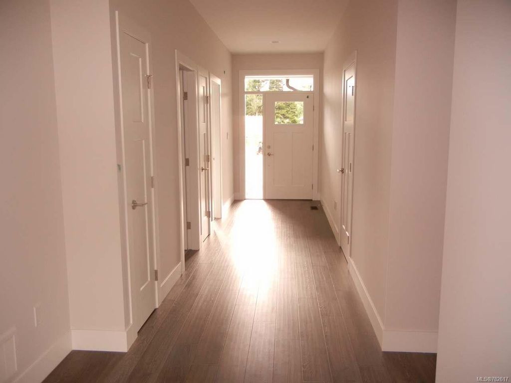 listing image 16046407122285206774