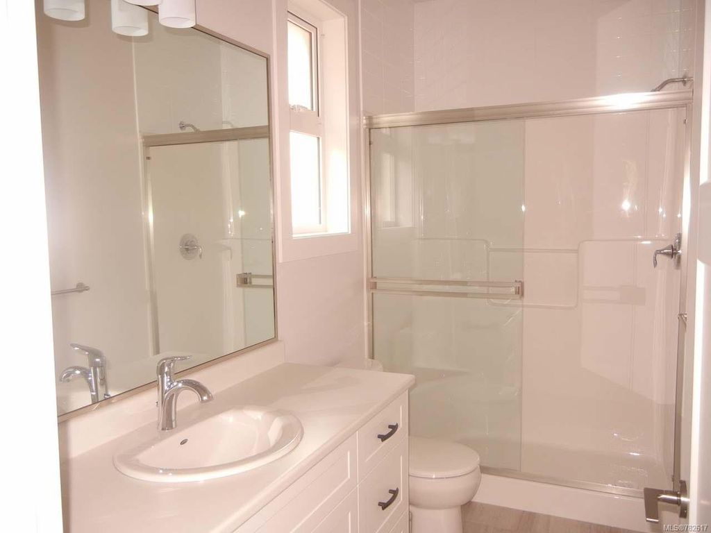 listing image 16049472137526300306