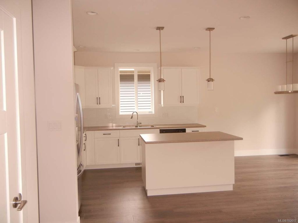 listing image 16043137229572673261