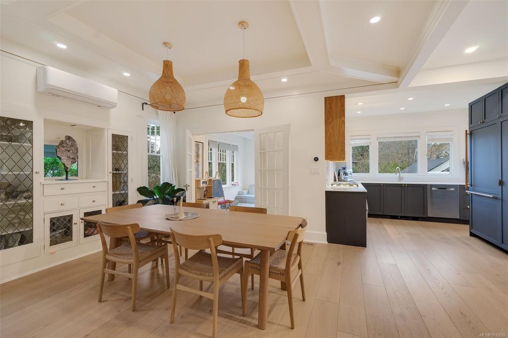 listing image 16044067837464693616