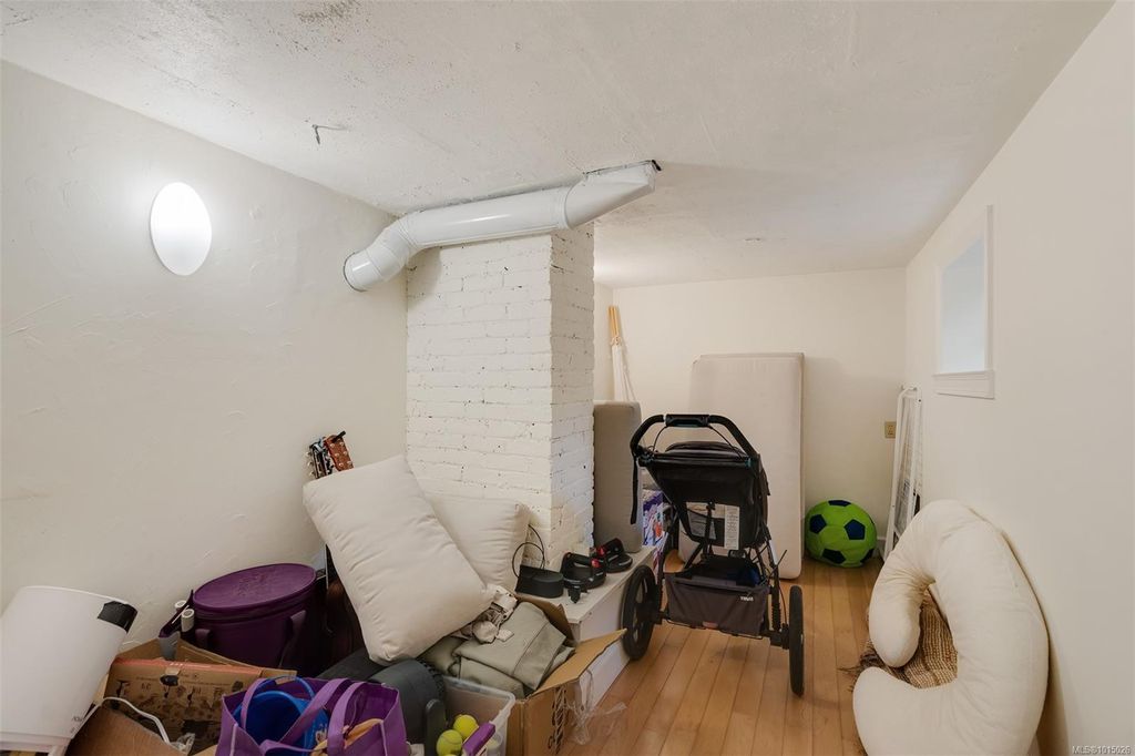 listing image 16048639198163717842