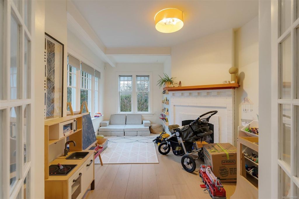 listing image 16042716885256066769