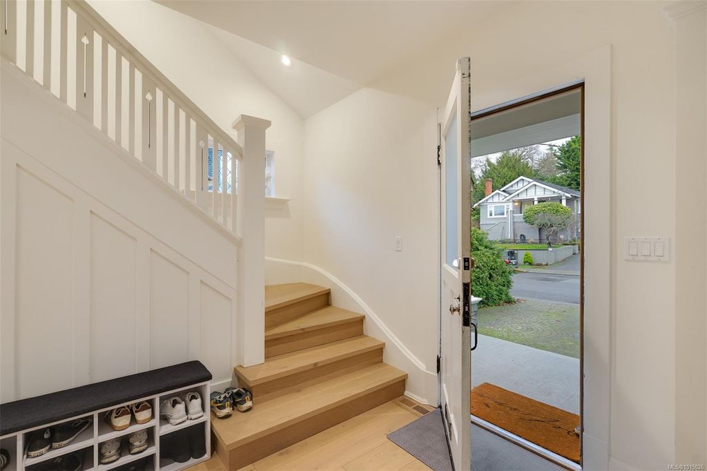 listing image 16041813004979186061