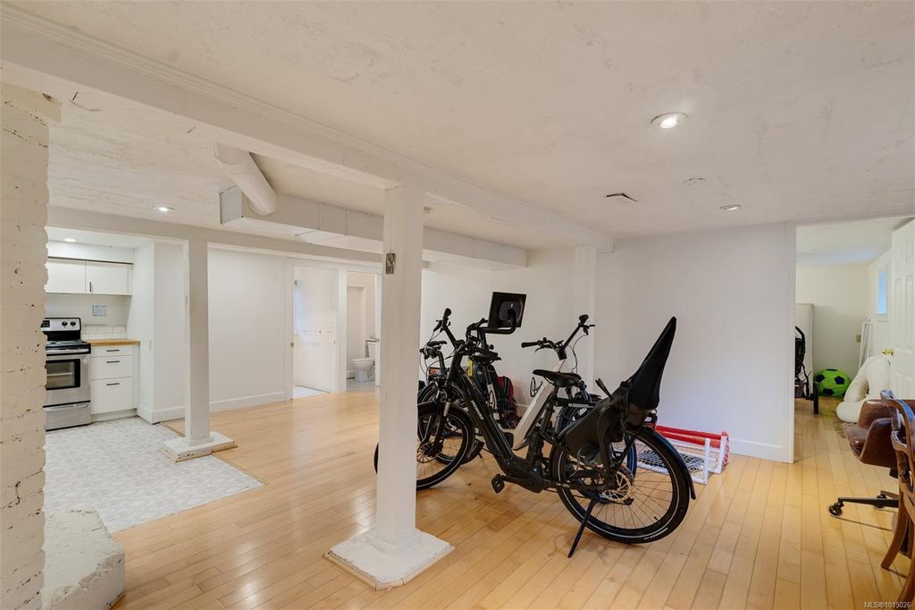 listing image 16043093694841804197