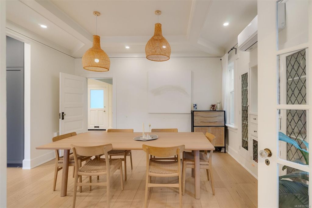 listing image 16044018043546962983