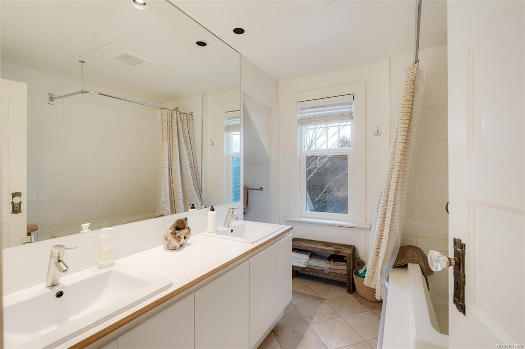 listing image 16046456502088740582