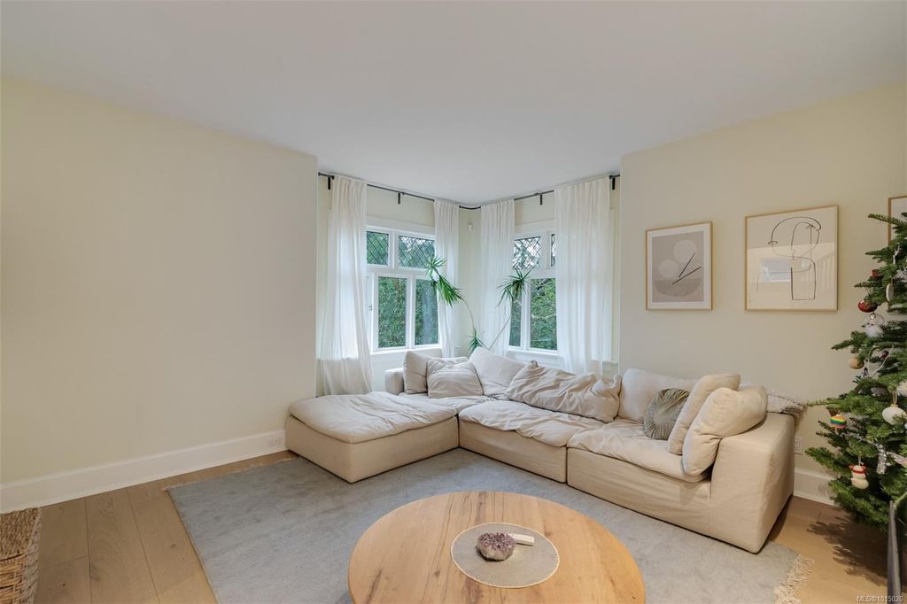 listing image 16044347433546664346
