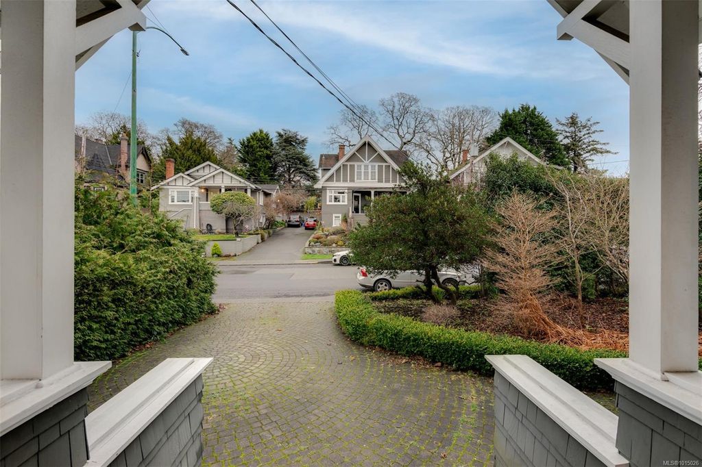 listing image 16041669862782987867