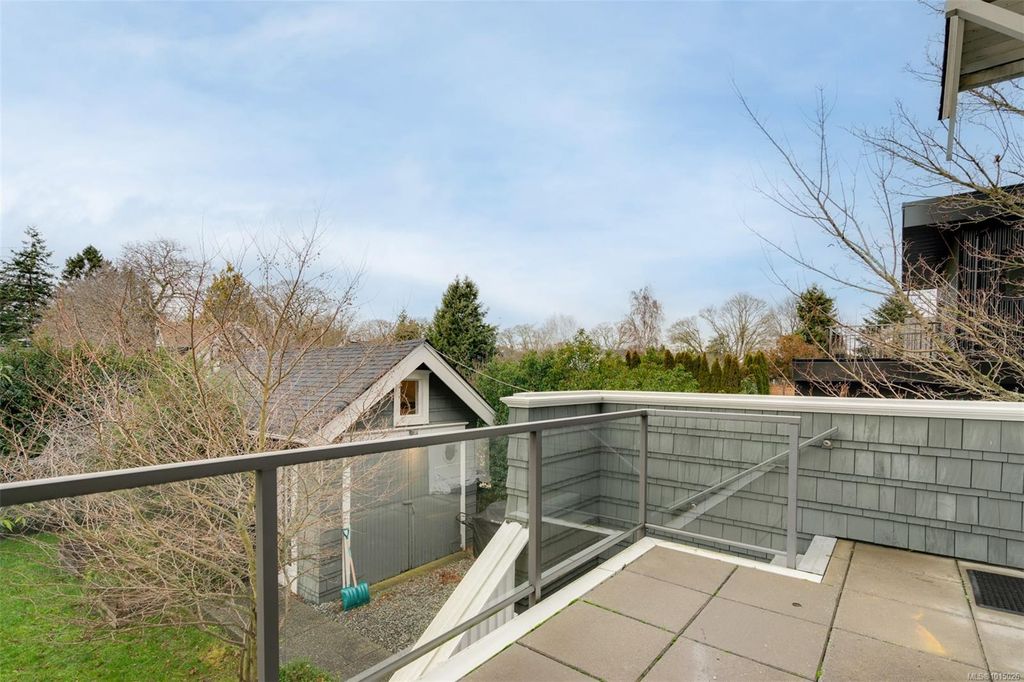 listing image 16043880849957425489