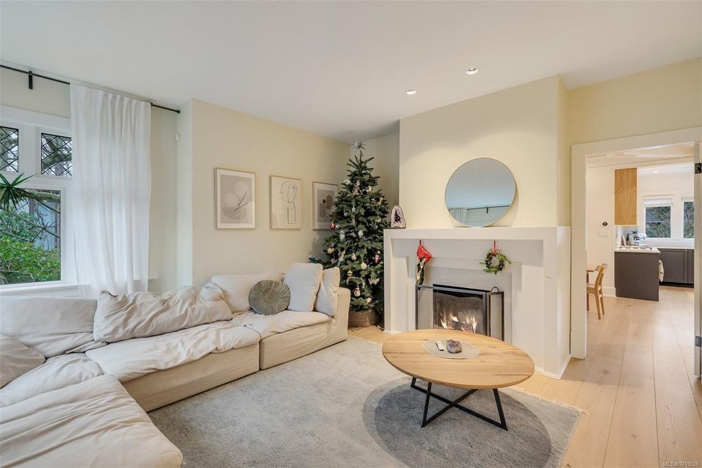 listing image 16046155046424179611