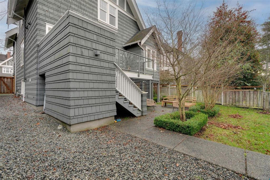 listing image 16046104520829430116