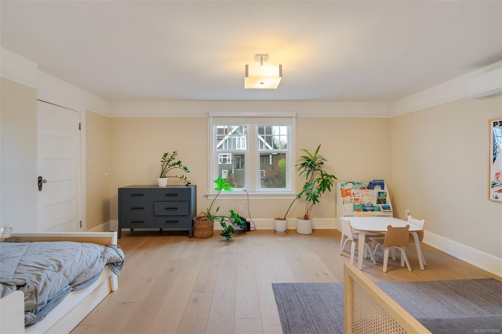 listing image 16043526095776652839