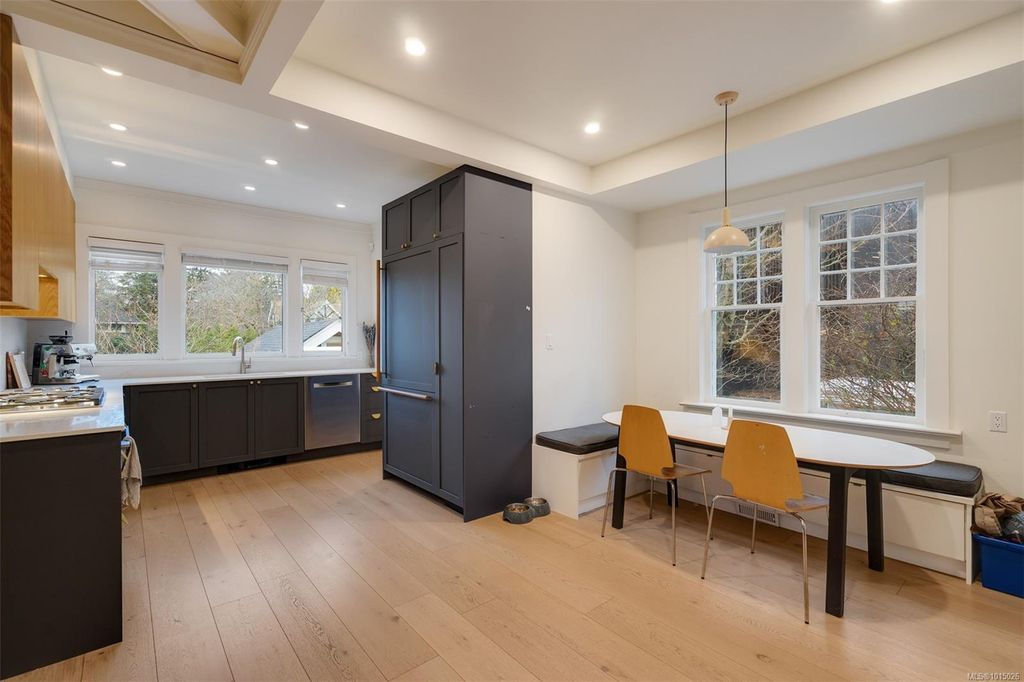 listing image 16043358881364108757