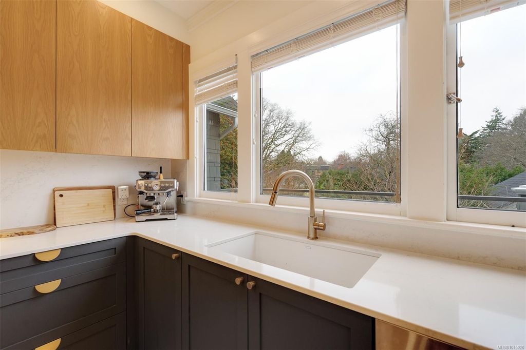 listing image 16049780545118379479