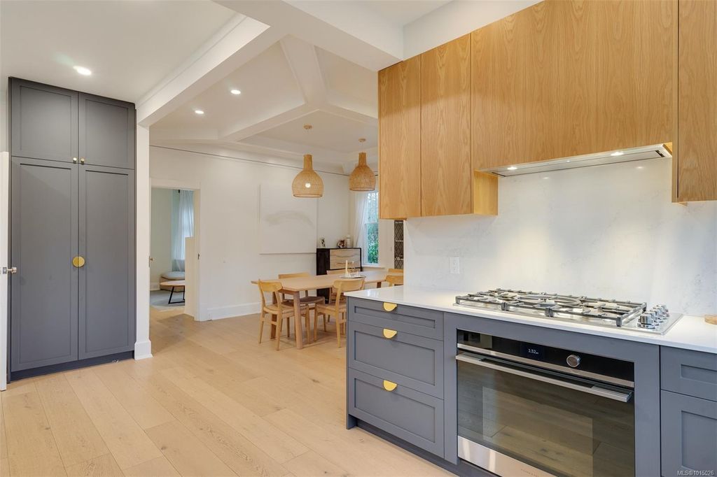 listing image 16048195155398902705
