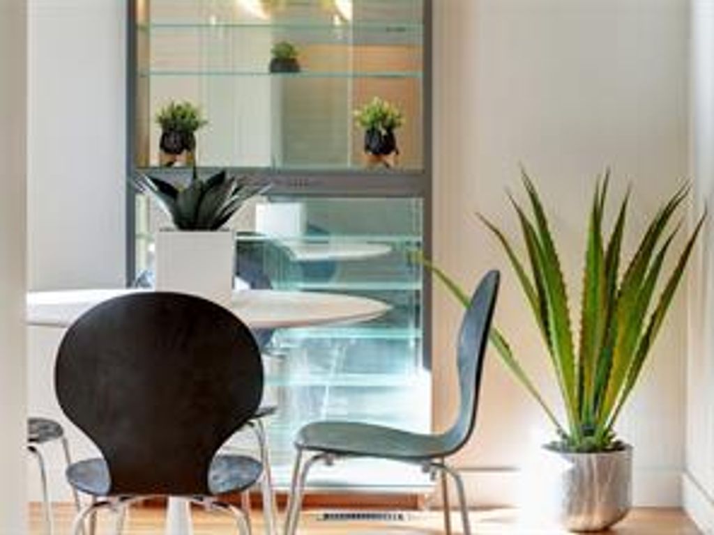 listing image 16042260896703731224