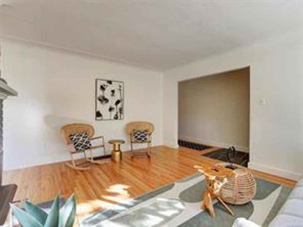 listing image 16043511776293416821