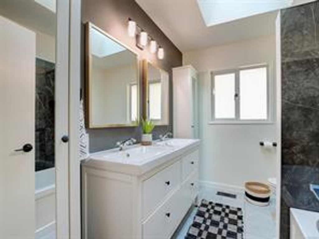 listing image 16048605440971097259