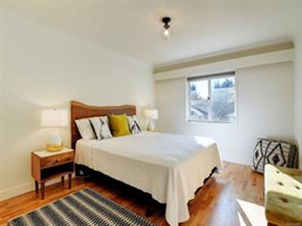 listing image 16041799390224865053