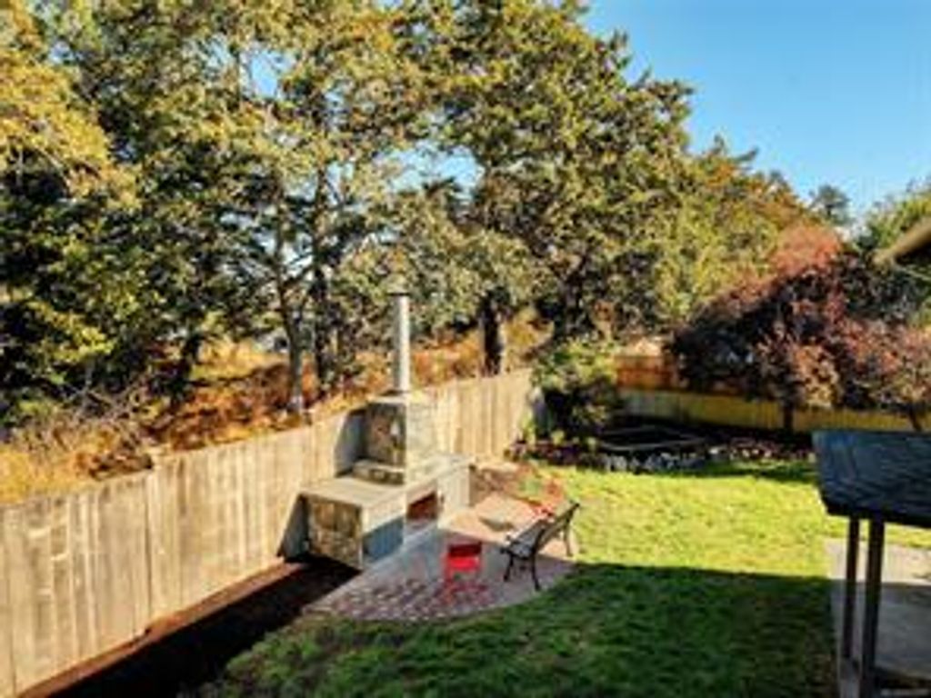 listing image 16042738989478440150