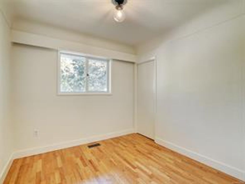 listing image 16041438280306561501