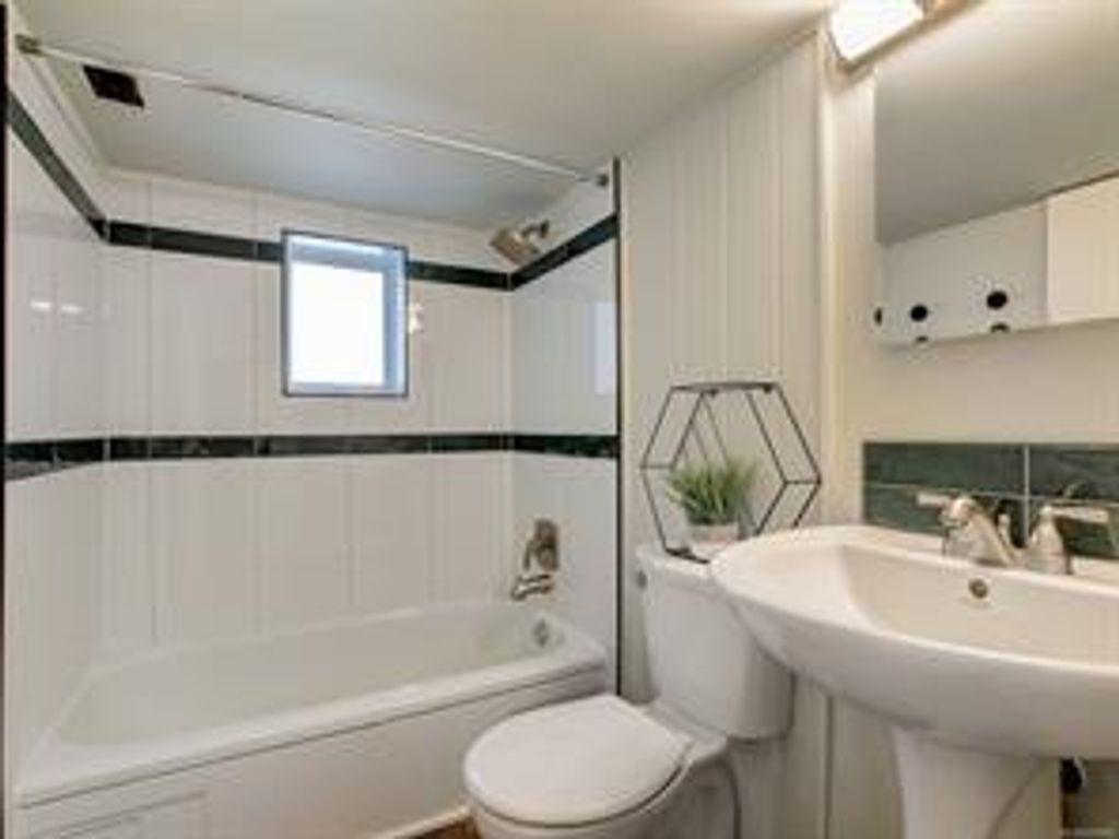 listing image 16048716922032137193