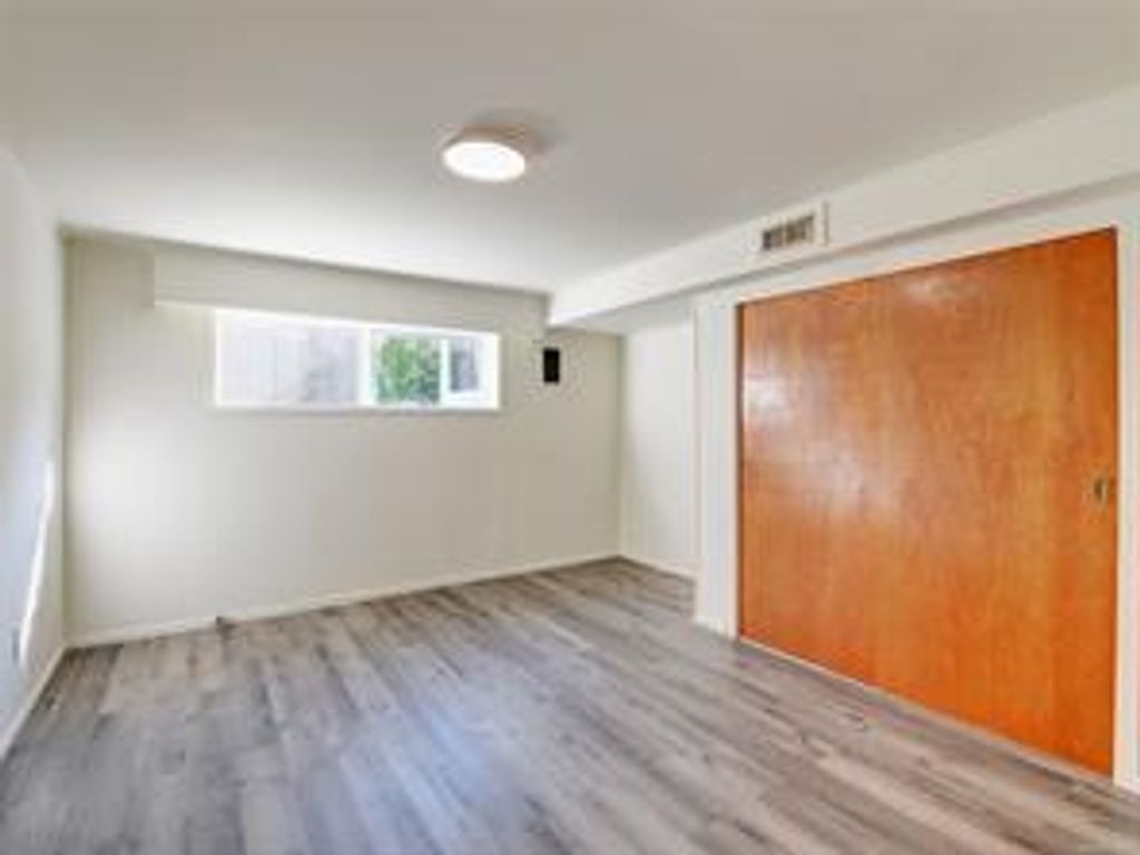 listing image 16046724512659887528