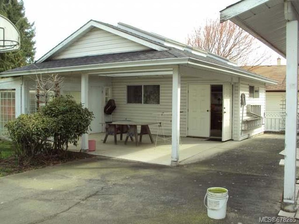 listing image 16044998617028593382