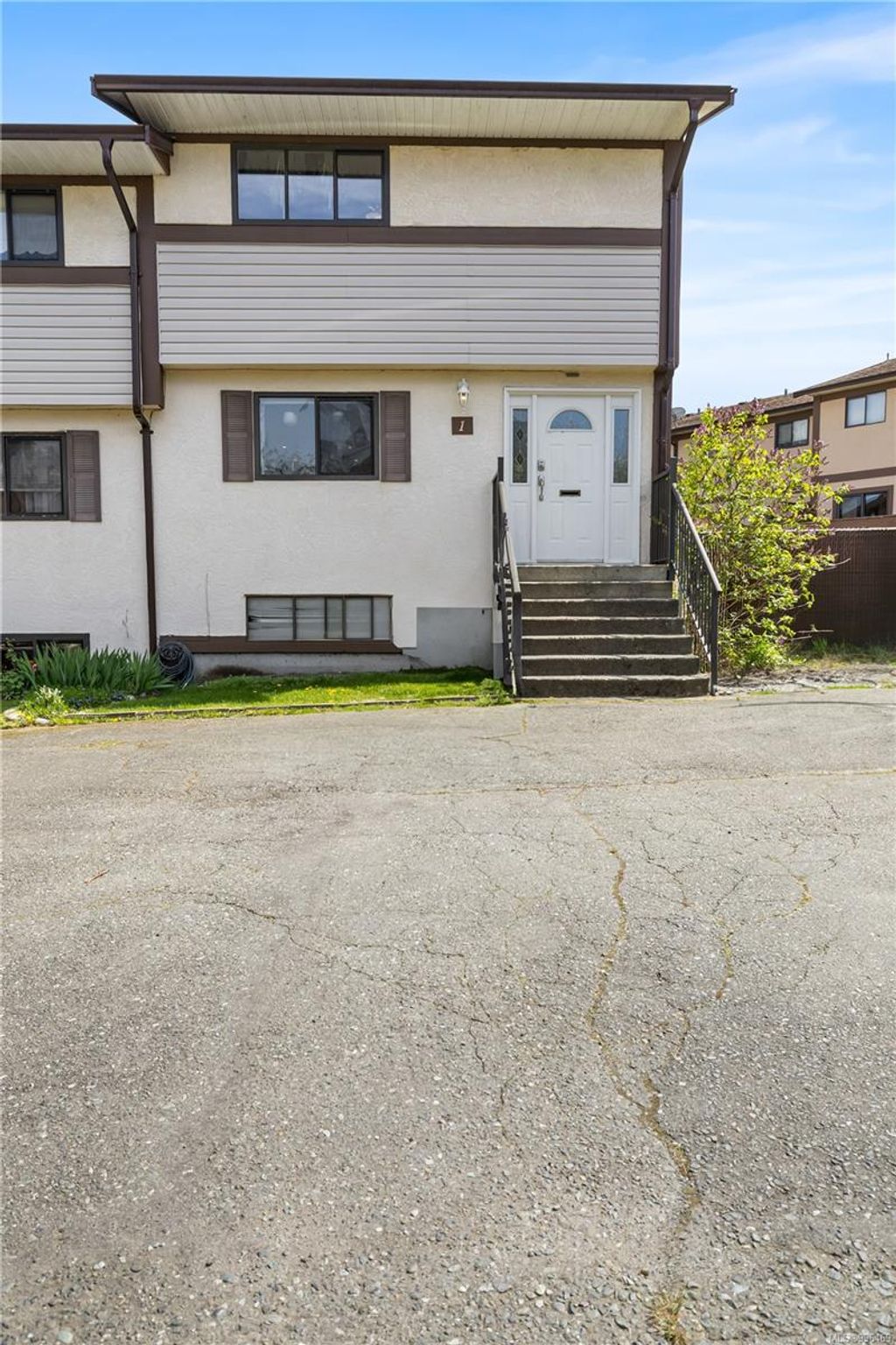 listing image 16048453179031313140