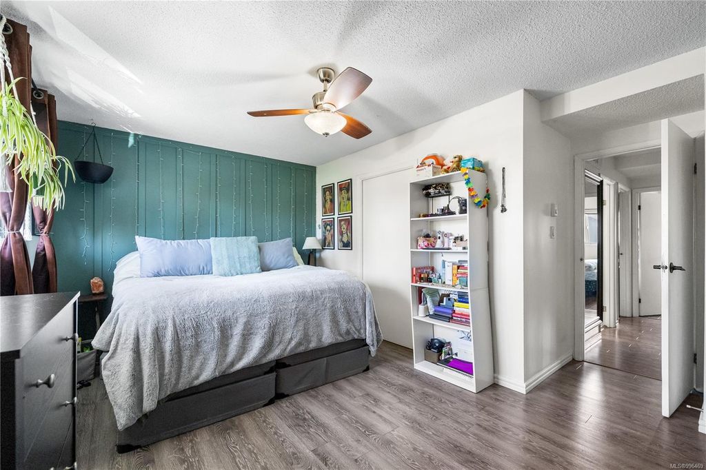 listing image 16048075265879856645