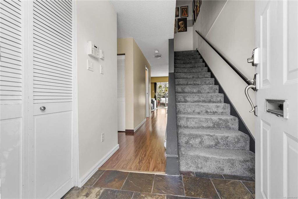 listing image 16041498423192100158