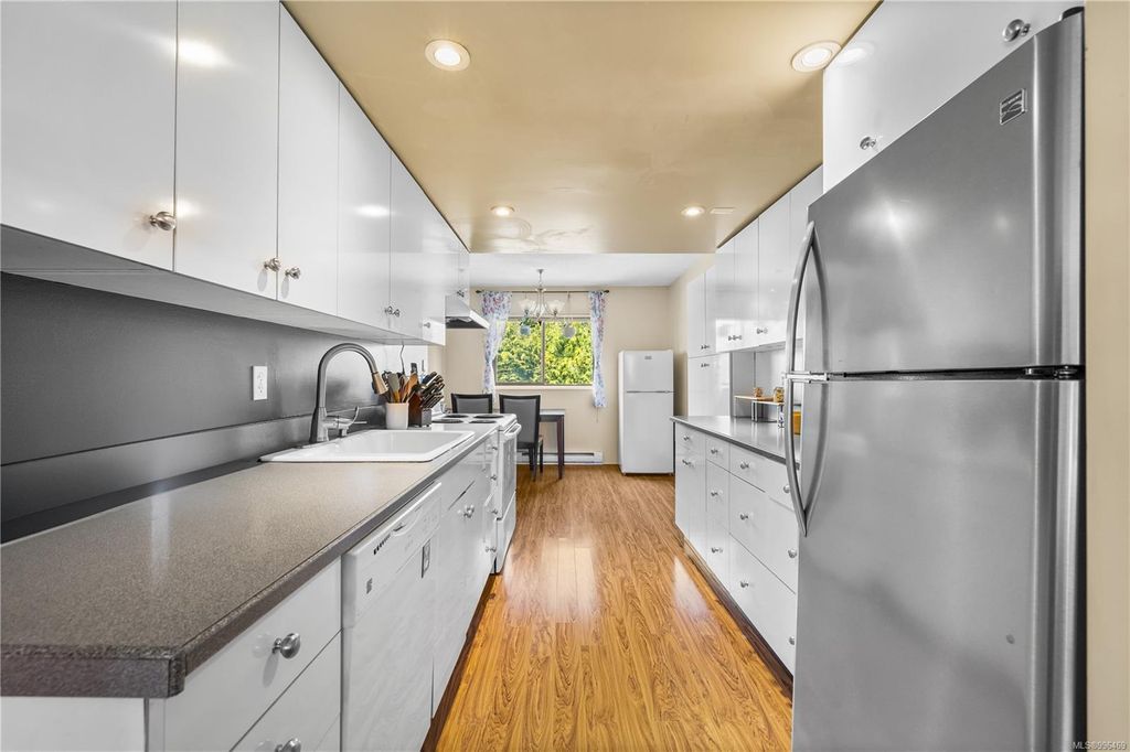 listing image 16043264681592565704