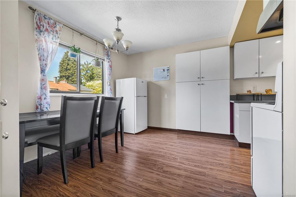 listing image 16040508737894583852