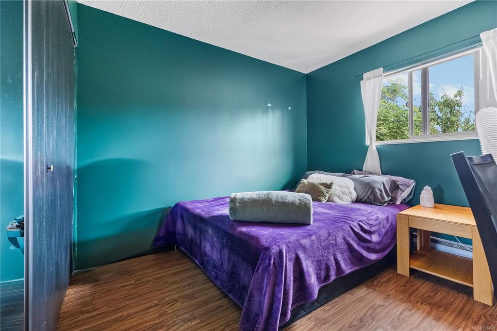 listing image 16041184219018955337