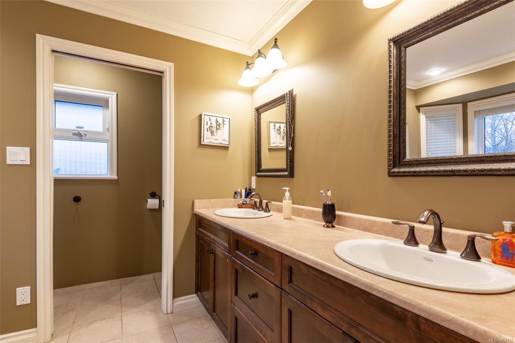 listing image 16042958848240