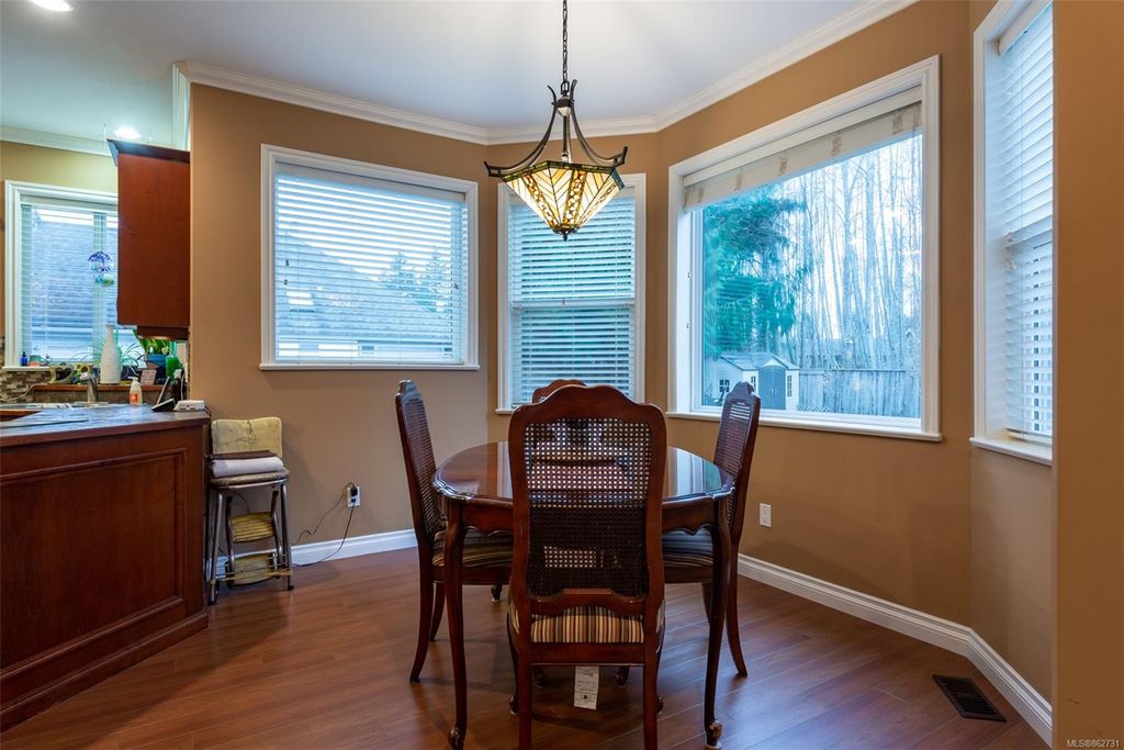 listing image 16043346294247