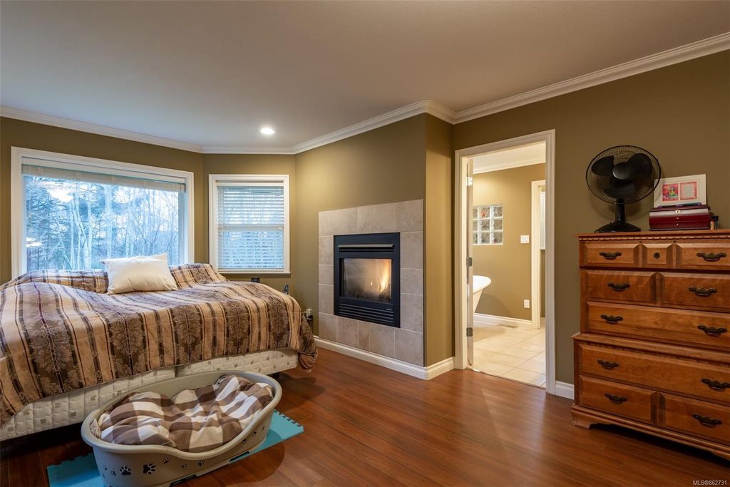 listing image 16047439564