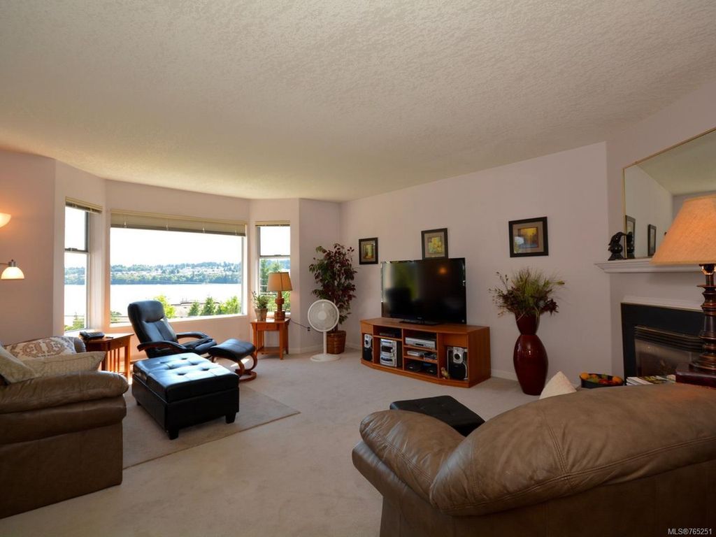 listing image 16043856789048315258