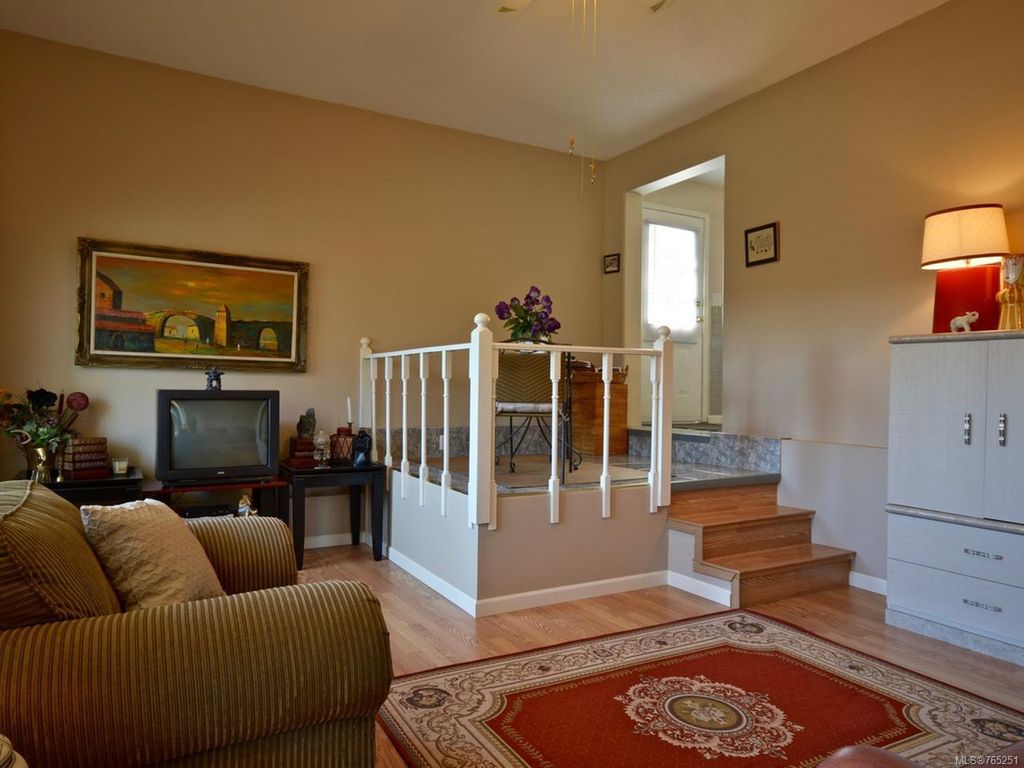 listing image 16047336261249538664