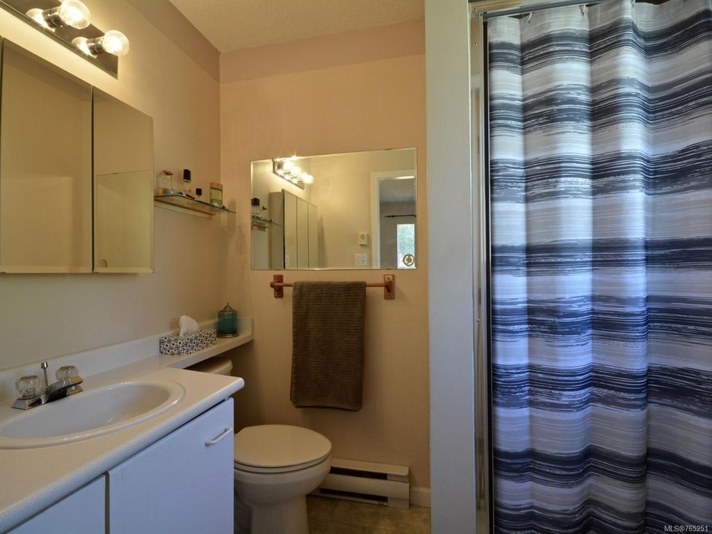 listing image 16042647233721085333